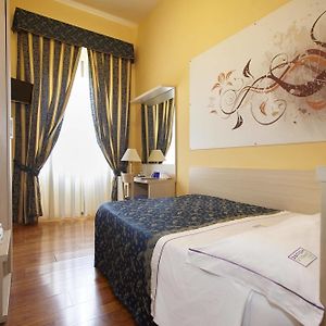 Basic Kamer met een King Size Bed